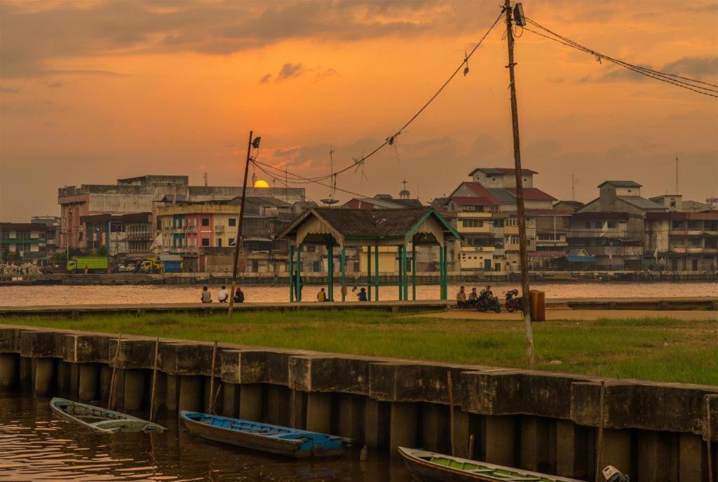 Borneo Hotel Pontianak Εξωτερικό φωτογραφία