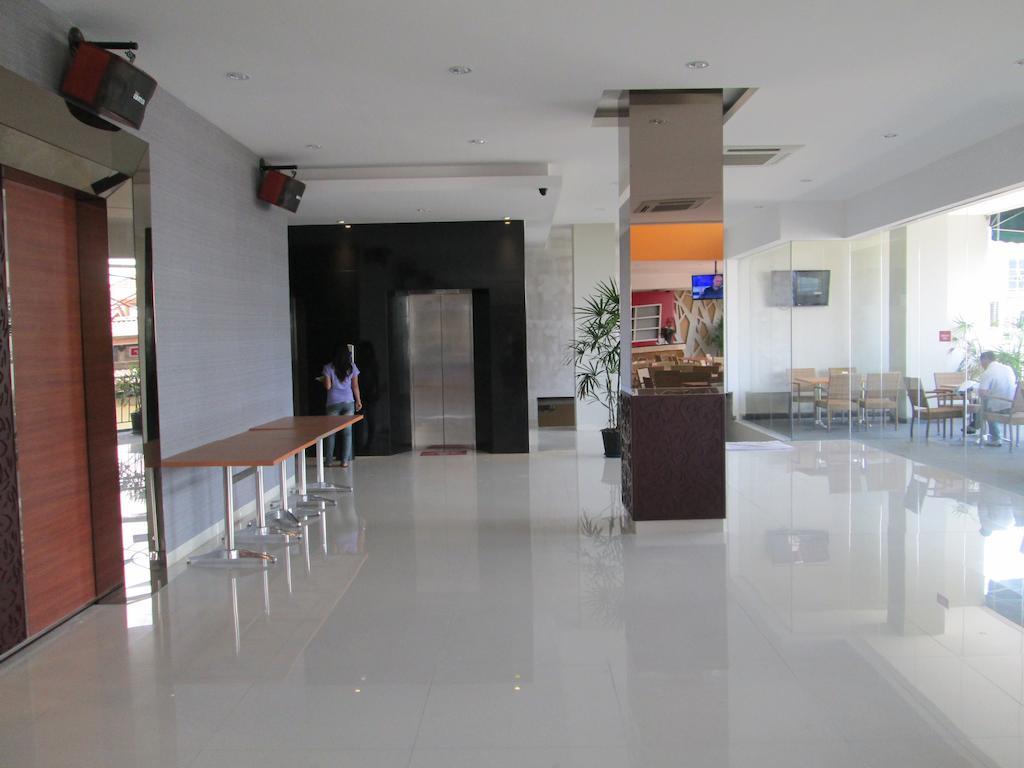 Borneo Hotel Pontianak Εξωτερικό φωτογραφία