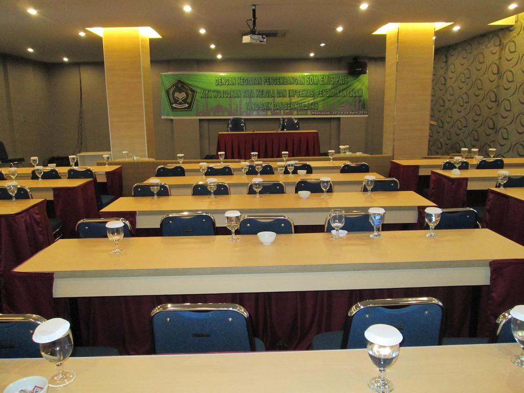 Borneo Hotel Pontianak Εξωτερικό φωτογραφία